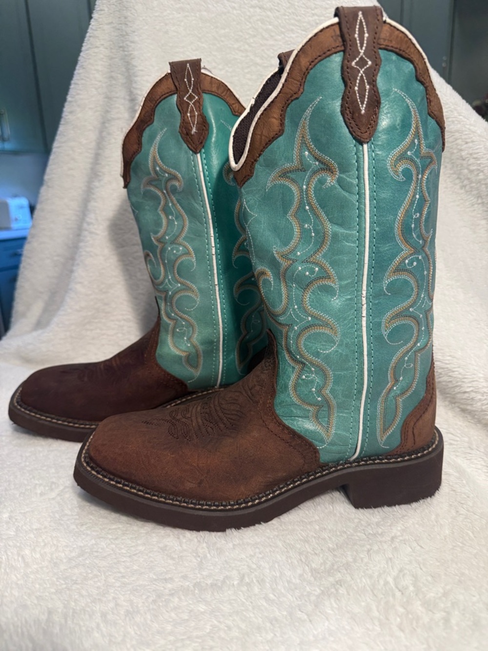 Beautiful Justin Boots Brown Foot with Turquoise Shaft Women’s Cowboy Boots